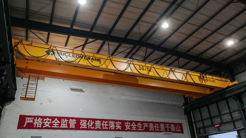移动式龙门吊与悬臂吊：两种吊装设备的本质区别